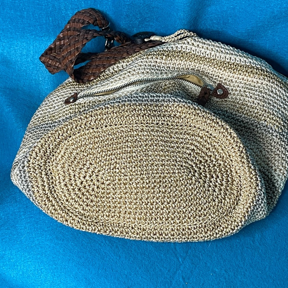👜 The Sak Ombré Hobo Crochet Shoulder Bag. Ivory, Beige and Gray Stripes. 👜 - Picture 6 of 15